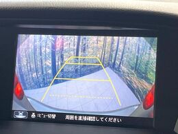 【バックカメラ】駐車時に後方がリアルタイム映像で確認できます。大型商業施設や立体駐車場での駐車時や、夜間のバック時に大活躍！運転スキルに関わらず、今や必須となった装備のひとつです！