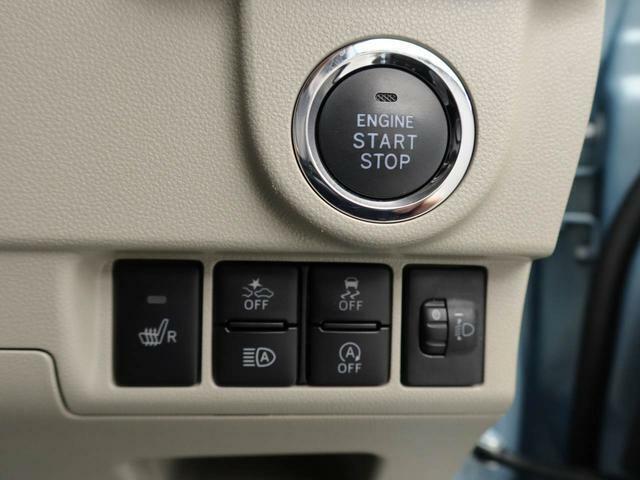 電子カードキーを携帯し、ブレーキを踏みながらスイッチを押すと、自動的にエンジンが始動します。