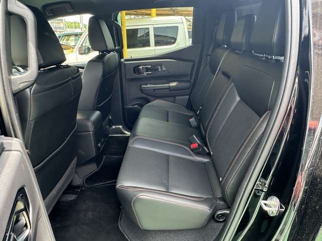 ★5年間新車保障★初度登録から5年間の新車保証が含まれています。長期間、安心してお乗り頂けます！保障費用は支払総額に含まれています！遠方のお客様は保証継承後、お近くのディーラーにて保証が受けられます！