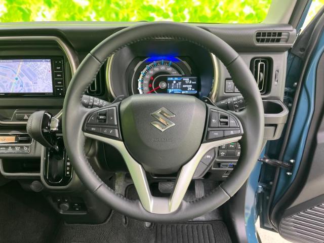 WECARSの展示場では実際に見て、触ってお車をお選びいただけます！知識の豊富な営業スタッフが様々なカーライフをご提案いたします！