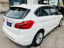 2シリーズは,F55型 MINIのプラットフォームをベースに、BMWブランド初のFFミニバンとして注目を集め評価されました！FFにすることにより広い室内空間と走行性能を両立させたモデルになっています。