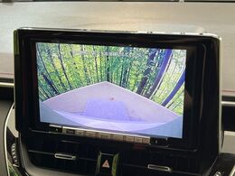【バックカメラ】駐車時に後方がリアルタイム映像で確認できます。大型商業施設や立体駐車場での駐車時や、夜間のバック時に大活躍！運転スキルに関わらず、今や必須となった装備のひとつです！