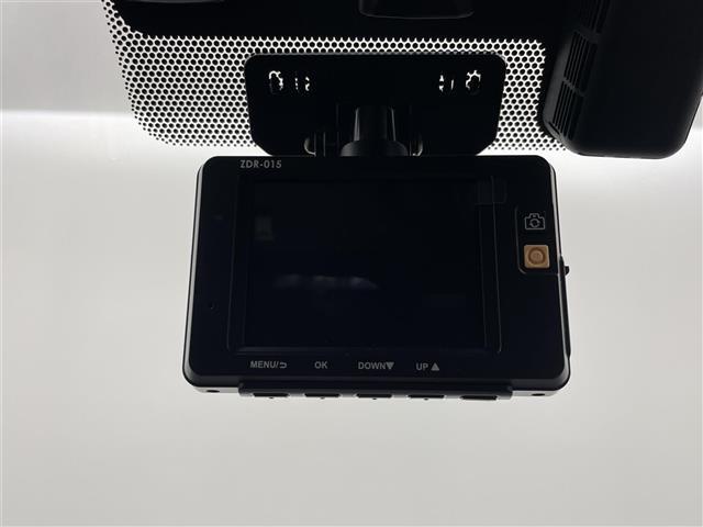 【ドライブレコーダー】映像・音声などの運転中の記録を残します。事故などを起こした起こされた時の証拠になりえますので、もしも時でも安心ですね。