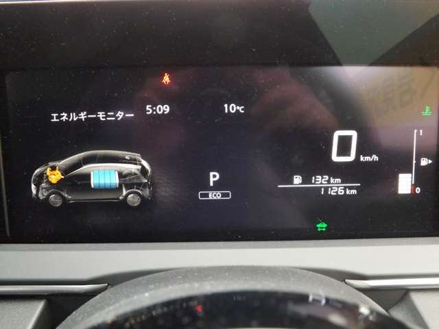 アドバンスドドライブアシストディスプレイ。ドライバーが必要な情報をグラフィカルに表示。大型のスピードメーターと一体化することにより、ドライバーの目線移動を極力抑え、安全運転をサポートします。