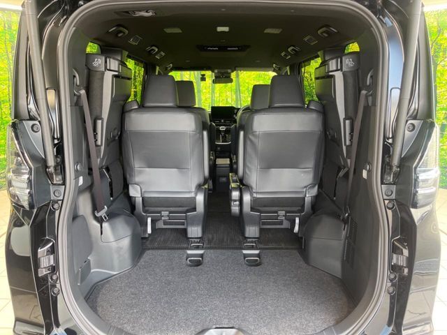 積み下ろしのしやすいデッキにはたっぷりと荷物を積み込んでいただけます。遊びから仕事まで、様々なシーンで頼れます♪