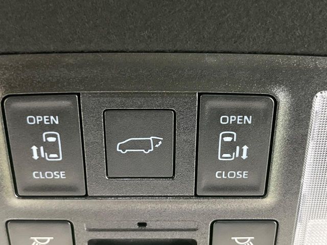 【両側パワースライドドア】スマートキーや運転席のスイッチで後席両側スライドドアの開閉が可能♪電動だから力を入れてドアを開ける必要が無く、小さなお子様でも簡単に開け閉めでき快適です♪