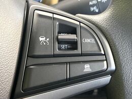 【アダプティブクルーズコントロール】高速道路での長距離走行が楽に！！自動で速度を保つクルーズコントロールが、衝突軽減システムと連携し、前方の車両を感知して車間を保つように速度調節してくれます！！