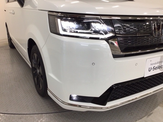 【LEDヘッドライト】ディスチャージヘッドライト（HID）と同等の明るさで、夜道や雨天走行が明るく視界良好！！　フォグライトも装備で、安心感さらにUPです♪安心ドライブを楽しんで下さい♪