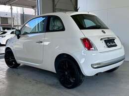 【スタッフ】カー工房はスタッフ一丸となり、お客様のカーライフのお手伝いを通じて地域社会に貢献致します☆皆様のご来店をスタッフ一同心よりお待ち申し上げます。