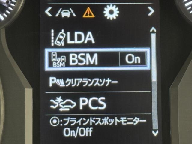 先進の安全装備ついてます。詳しい装備内容、仕様等につきましてはスタッフにお問合せ下さい。