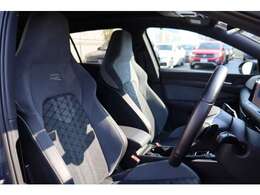（運転席助手席）安全装備をオプションで追加するのは日本的発想。フォルクスワーゲン車はサイドエアバッグを全車標準で装備しております。