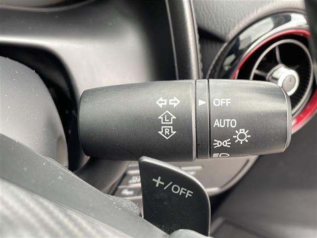 【オートライト（AUTO）】外の明るさをシステムが感知して、自動でヘッドライトが点灯します！ヘッドライトをつけ忘れを防ぐ便利機能です。