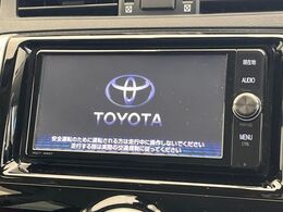 【純正ナビ】人気の純正ナビを装備しております。ナビの使いやすさはもちろん、オーディオ機能も充実！キャンプや旅行はもちろん、通勤や買い物など普段のドライブも楽しくなるはず♪