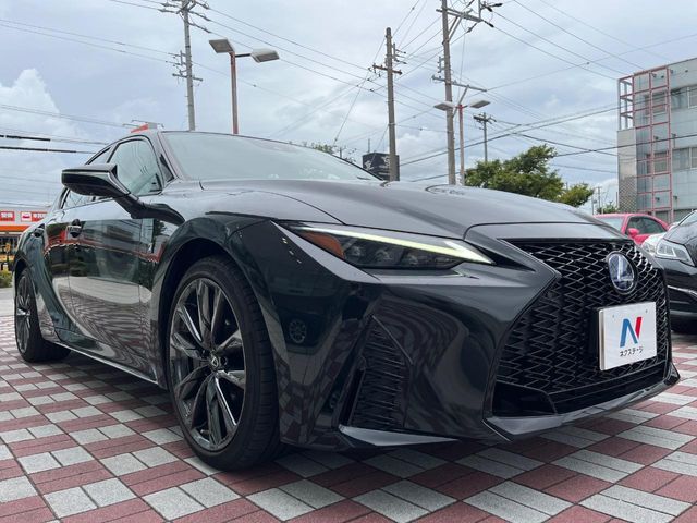 大好評のボディコーティング「弾スプラッシュコート」もご納車までに施工可能。通常のガラスコートと異なる、耐久年数6年の無機質ガラスコーティングが、ボディをキレイな状態に保ってくれます。