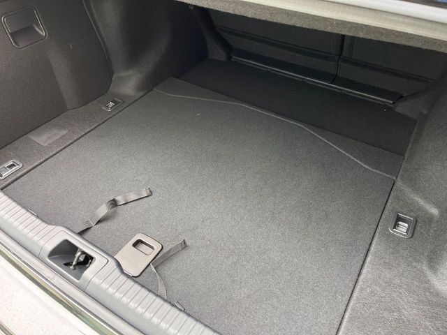 普段のお買い物や通勤、送迎等に十分な荷室スペースを確保しております。