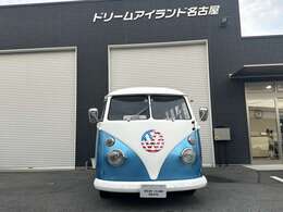 VWマークは星条旗柄になっております。