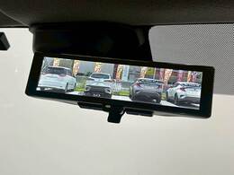 【インテリジェントルームミラー】を搭載しております。ミラーにより後方確認ができますので、駐車の際などに役立ちます。