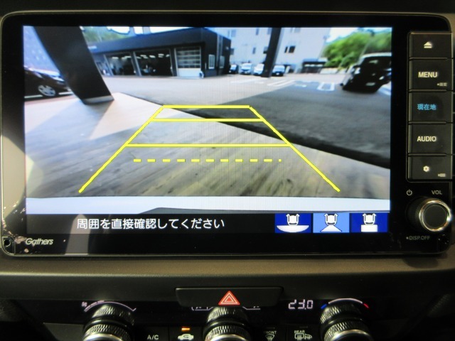 ■バックカメラ付■ガイドラインもついていて車庫入れも楽々です！トランク下部分の死角もカバーしてくれるので運転も安心です♪
