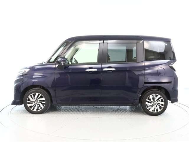 おひとり、恋人、ご友人、ご家族など、少人数でも大人数でもお出かけが楽しめます。この車で楽しいドライビングライフを送りましょう♪