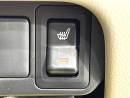 【シートヒーター】寒い日に重宝するシートヒーター！エアコンより早く温まってくれるので寒がりの人も安心ですね♪エアコンの温風は乾燥するから苦手、という方にもをおすすめです。