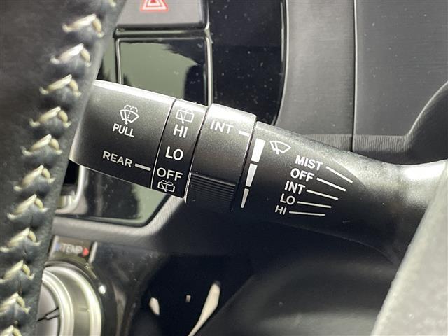 【運転席操作部】『運転席周辺の装備』の画像になります。快適なドライブを楽しむための機能が装備されています！運転席から触れるので使いやすいです！