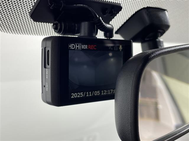 【バックミラー】『バックミラー周辺』の画像になります。写真の内容に関してご不明点、ご質問等がございましたらお気軽にガリバー店舗までお問い合わせください。