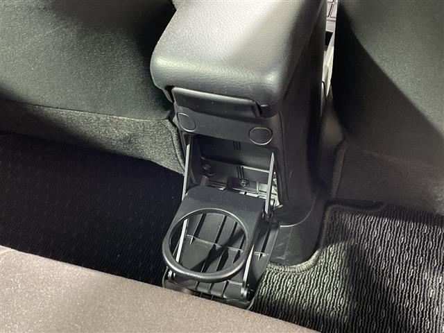 【ドリンクホルダー】『ドリンクホルダー周辺』の画像になります。写真の内容に関してご不明点、ご質問等がございましたらお気軽にガリバー店舗までお問い合わせください。