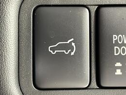 【エレクトリックテールゲート】荷物を抱えた状態でもリアゲートの開閉が可能です！お買い物時やアウトドアの際に役立ちますね。