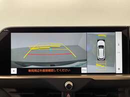 【パノラミックビューモニター】クルマを真上から見下ろした視点で駐車をサポートします！クルマの斜め後ろや真横など、いち早く障害物に気が付くことができます。