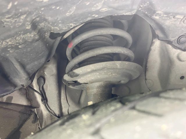 お車を安心してお乗りいただく為には、足回りの定期点検が欠かせません。サービスサポート（有償保証）では無料点検もご提供しており、安心のカーライフをお過ごしいただけるサポート体制が整っています。