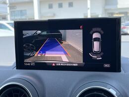 ●リアビューカメラ『入車経路を算出し、ガイドラインと補助線をディスプレイに表示します。同時にバンパーに内蔵のセンサーが障害物を感知し音で注意を促します。後方の死角も安心していただけます。』