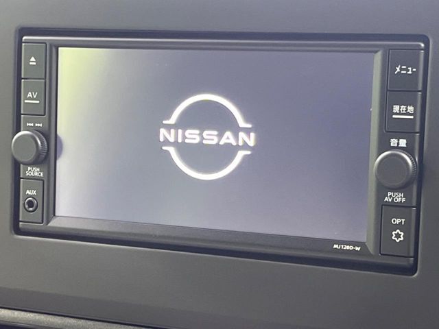 【メーカー純正ナビ】インテリアに溶け込むスタイリッシュな「専用設計」メーカーナビを装備♪視認性や操作性など基本性能にも優れ、より上質なカーライフをお楽しみいただけます。