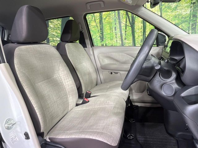 運転席シート廻りは使用感も少なく、良好な状態となっています。丁寧に使われていたことがよくわかりますね。