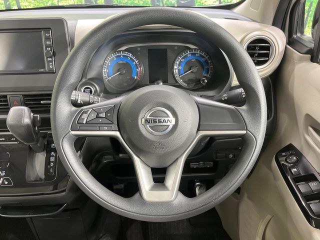 インテリアに合わせたデザインのステアリングは、運転される方のことも考え、運転しやすい形状、大きさです。是非一度、実際に触ってお確かめください。