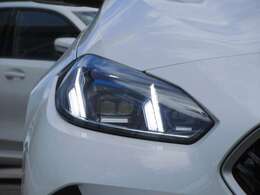 LEDヘッドライトで視界も良好です。見た目も恰好良いです。