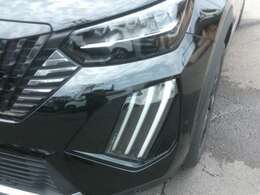 爪型デイライト採用