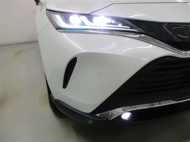 LEDヘッドライトとフォグランプのコラボです。雨や雪の日も安心！フォグランプがお車の存在を際立たせますね♪