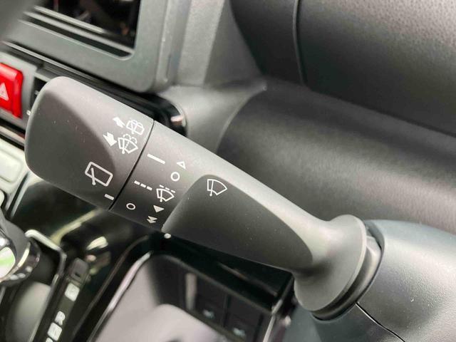 3.「認定中古車カルテ」は、走行距離や修復歴に加えてキズ・凹みの有無・状態や消耗品の交換、過去の整備状況がわかります。