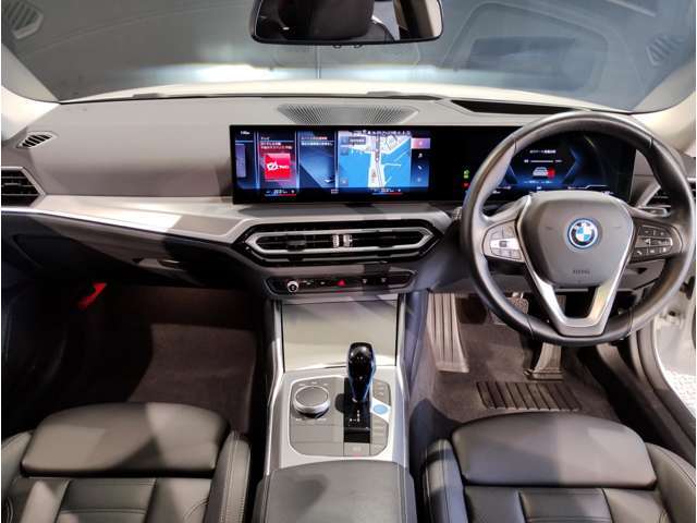 アウトバーンでの走行を見据えたBMWのブレーキシステムはもしもの時にもいち早くマシンを停止してくれます。
