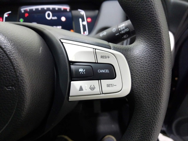 多彩な安心・快適機能を搭載した先進の安全運転支援システムのHonda　SENSINGを搭載しております。