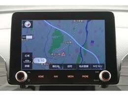 8インチのディスプレイでナビゲーションやモニター、フルセグ、Apple　CarPlay、Android　Autoなど多彩な機能を使えるスマホ連携ナビ！