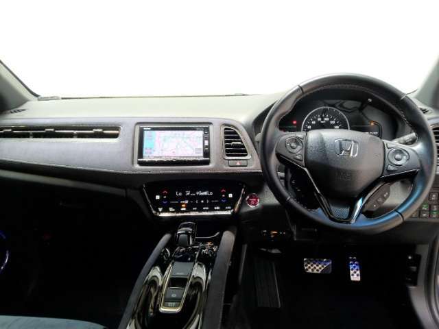 Honda車が初めての方にも扱いやすく分かりやすいインパネ周りと各種スイッチ類です。