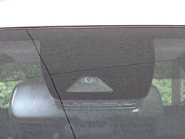 【トヨタセーフティセンス】走行中に前方の車両等を認識し、衝突しそうな時は警報とブレーキで衝突回避と被害軽減をアシスト。より安全にドライブをお楽しみいただけます。