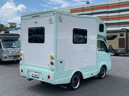 ■オートサイトエディションの標準設定として初期ベースカスタムとして増しリーフ5枚、リアのマフラーが外部に出るように延長マフラー加工をしてございます。