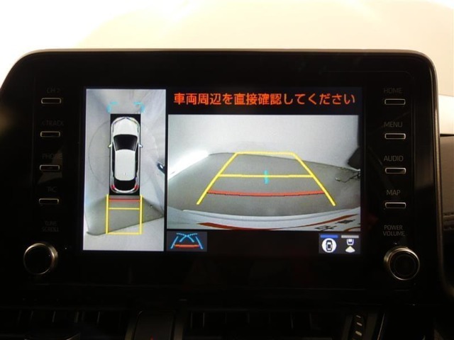 パノラミックビューモニターを装備。クルマを真上から見るように周囲を確認できます。
