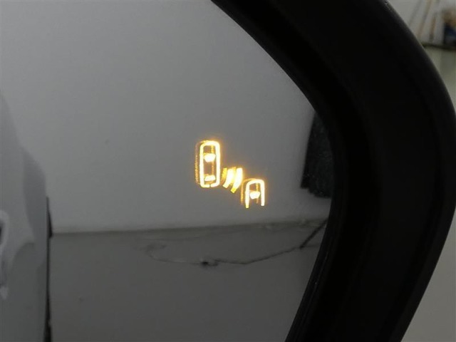 【ドアミラーインジケーター】車両が接近すると、画像のマーク部が点灯してお知らせしてくれます。