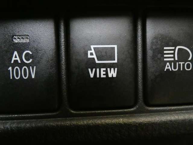 【AC100V・パノラミックビューモニター・オートマチックハイビーム】　車内でコンセントを使用する際に使用　・　パノラミックビューの表示を切替え　・　対向車や前方の車両を検知して自動で切替えてくれます