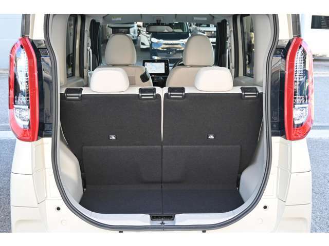 日常のお買い物には充分なトランクスペース◆◇積み下ろしもラクラクでショッピングに役立ちます！