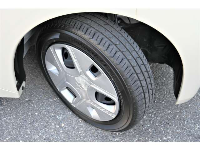 足元を飾るホイールキャップ。傷を付けても交換可能です。