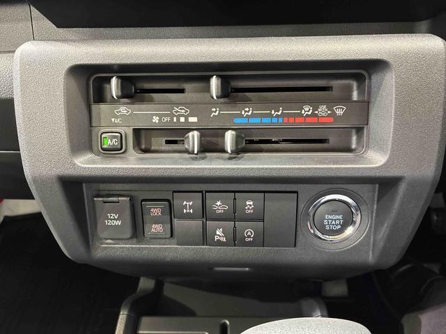 納車前にはプロのメカニックが、各部の点検を行います。ディーラーにしか出来ない品質、そしてサービスできっと満足していただけると思います！